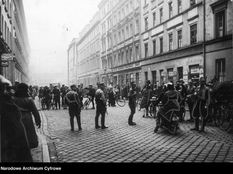 image.from.unit.number "Funkcjonariusze niemieckiej policji pomocniczej Hilfspolizei w Bawarii"