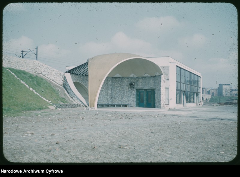 image.from.unit.number "Widoki Warszawy na trasie: Powiśle - Hoża - Nowy Świat - Stadion X-lecia - Praga Północ - trasa W-Z - Krakowskie Przedmieście - Nowy Świat - Aleje Jerozolimskie - Marszałkowska"