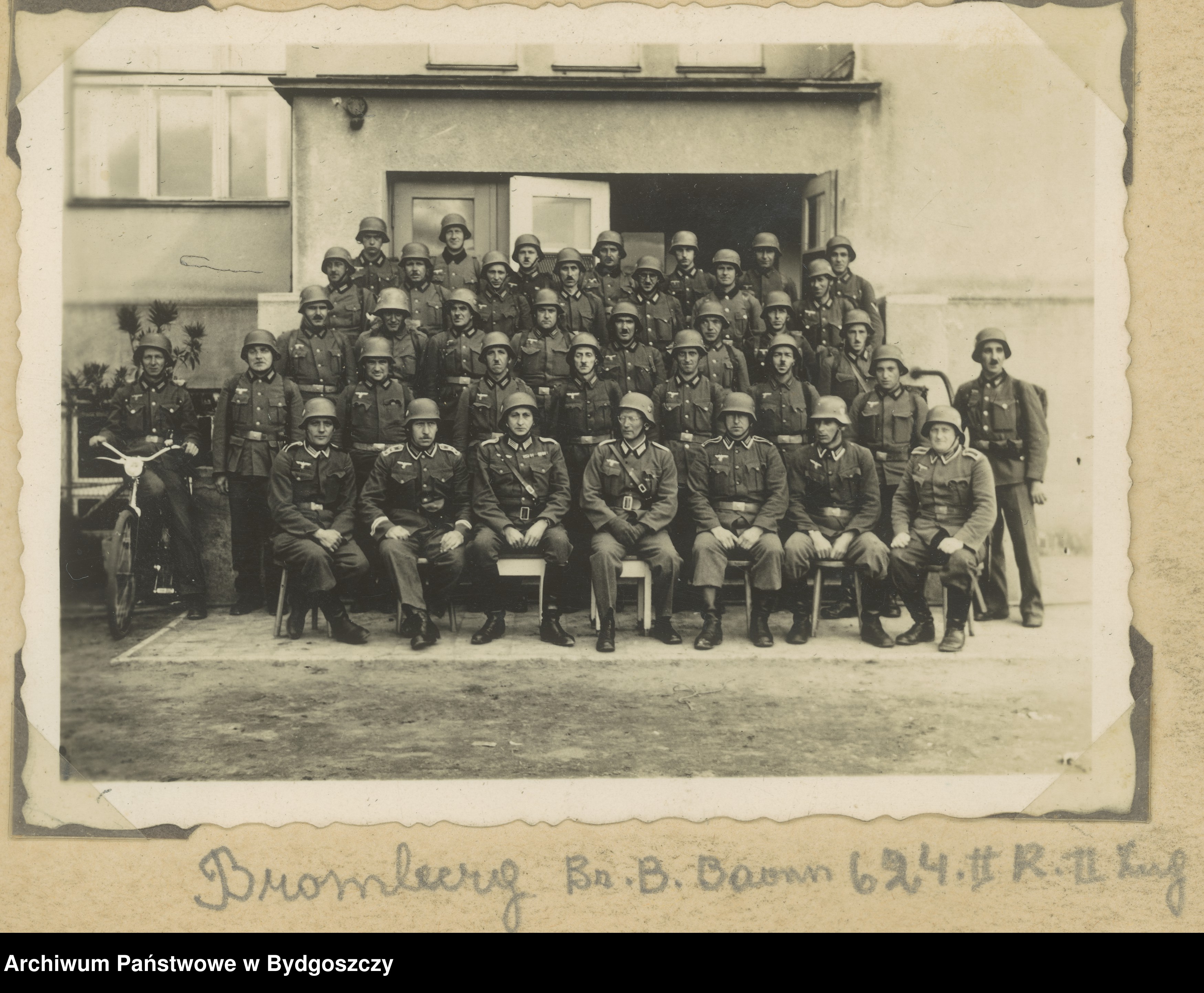 Skan z jednostki: Meine Dienstzeit [Album z fotografiami wykonanymi prawdopodobnie w latach 1939-1944 przez niemieckiego żołnierza.]