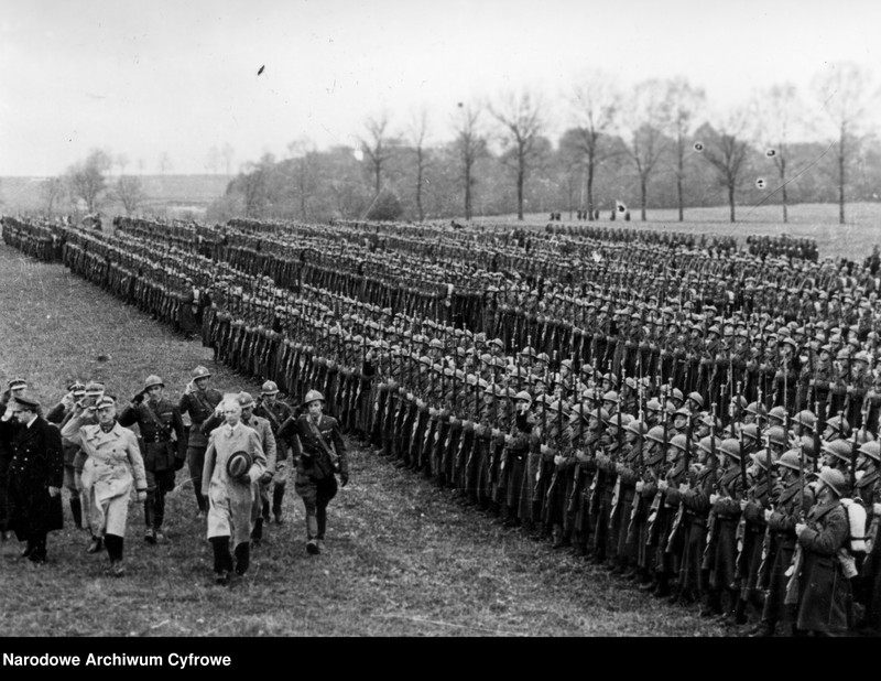 image.from.unit.number "1 Dywizja Grenadierów Wojska Polskiego we Francji - obchody święta 3 Maja i uroczystość nadania miana Grenadierów odbywające się przy szosie Autreville-Martigny"