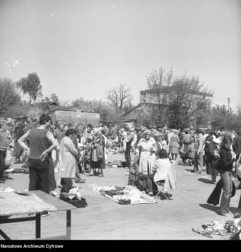 image.from.unit.number "Bazar przy ul. Paderewskiego w Rembertowie"