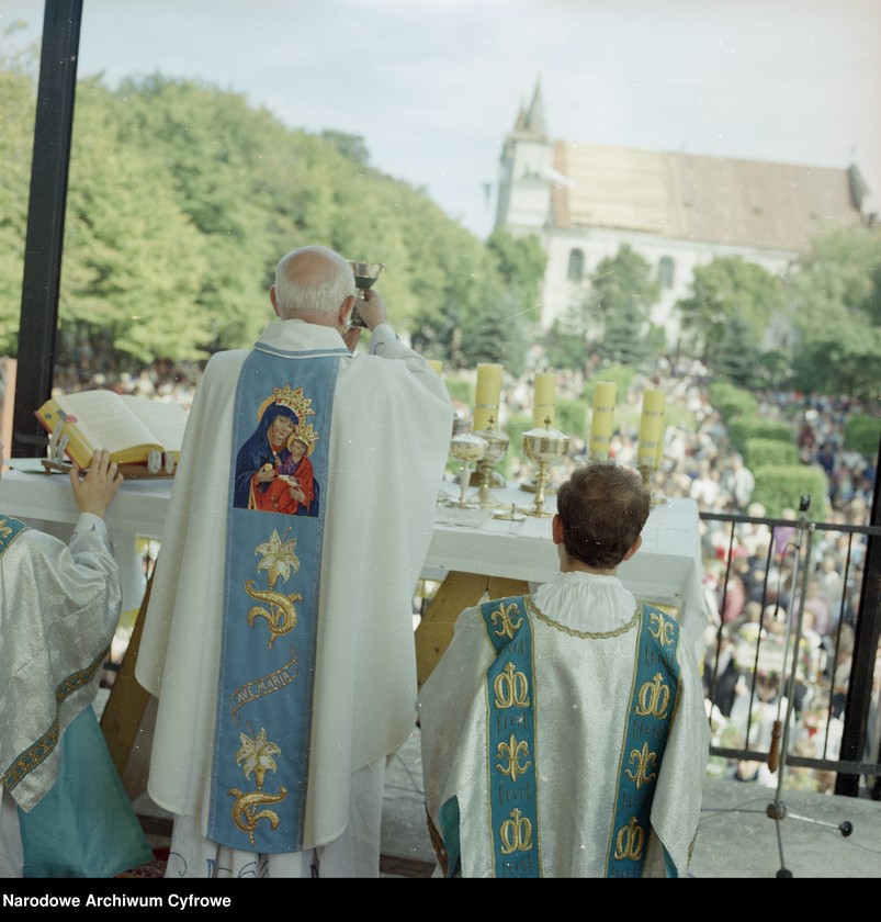 Obraz 11 z jednostki "Uroczystości odpustowe w kościele Narodzenia Najświętszej Maryi Panny w Biechowie"