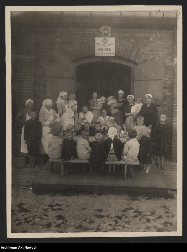 image.from.unit.number "Działalność H. Paderewskiej w Polskim Białym Krzyżu. Działalność Polskiego Białego Krzyża. Fotografie t.II"