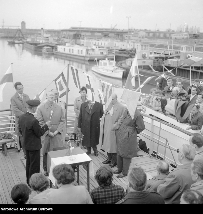 image.from.unit.number "Rejs inaugurujący żeglugę pasażerską na Kanale Żerańskim"