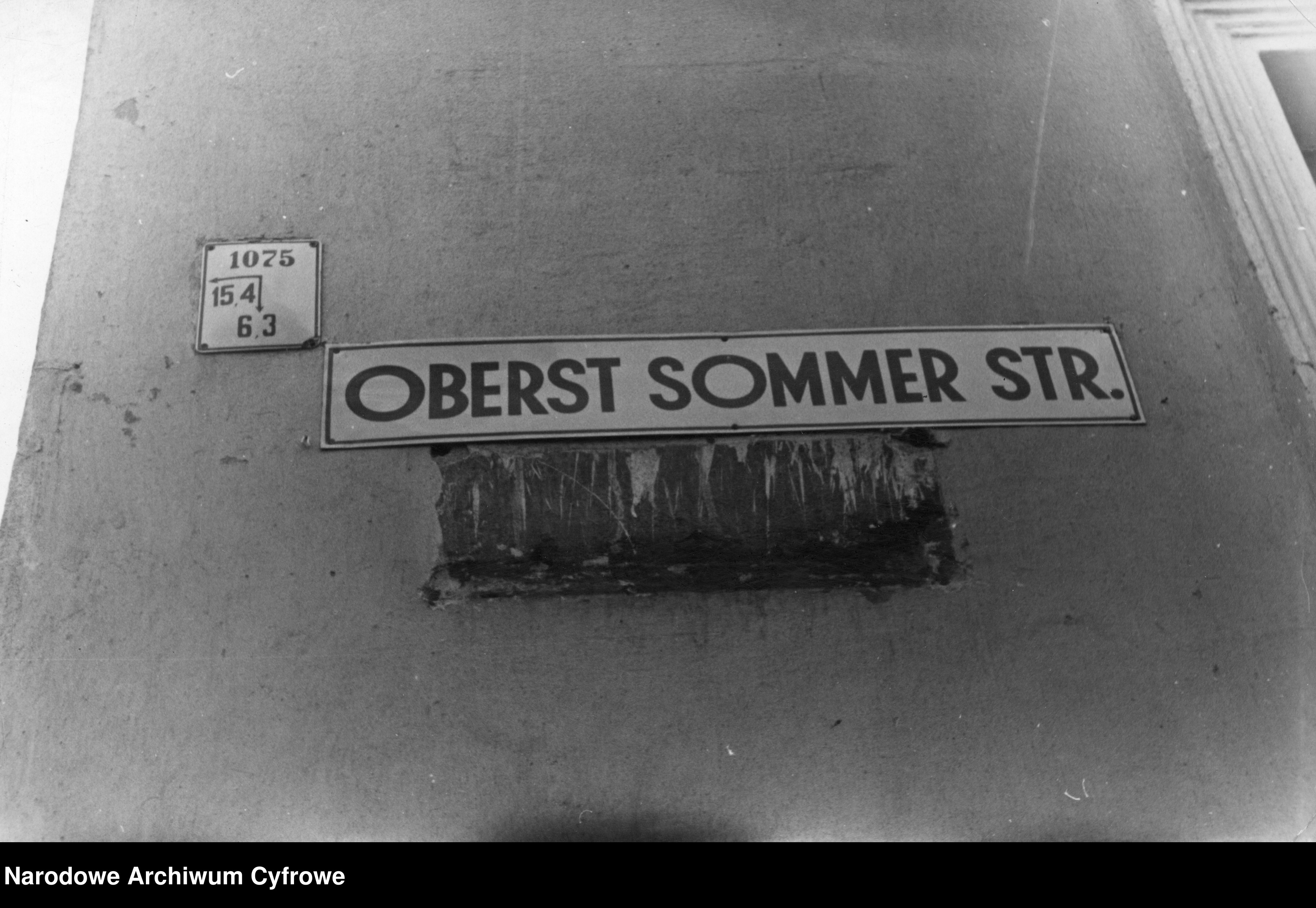 Skan z jednostki: Tablica z nazwą ulicy płk. Luftwaffe Otto Sommera w Warszawie, dawnej Raszyńskiej