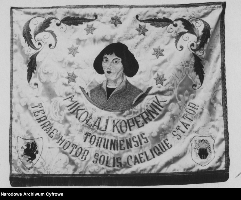 image.from.unit.number "Sztandar Państwowego Gimnazjum Męskiego im. Mikołaja Kopernika w Toruniu."