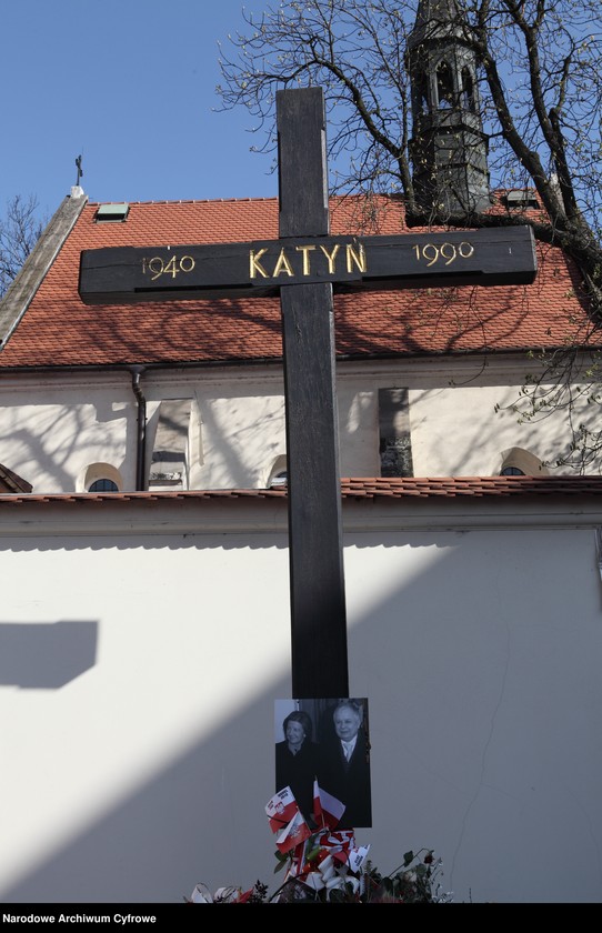 image.from.unit.number "Pogrzeb prezydenta Polski Lecha Kaczyńskiego i jego żony Marii Kaczyńskiej w Krakowie"