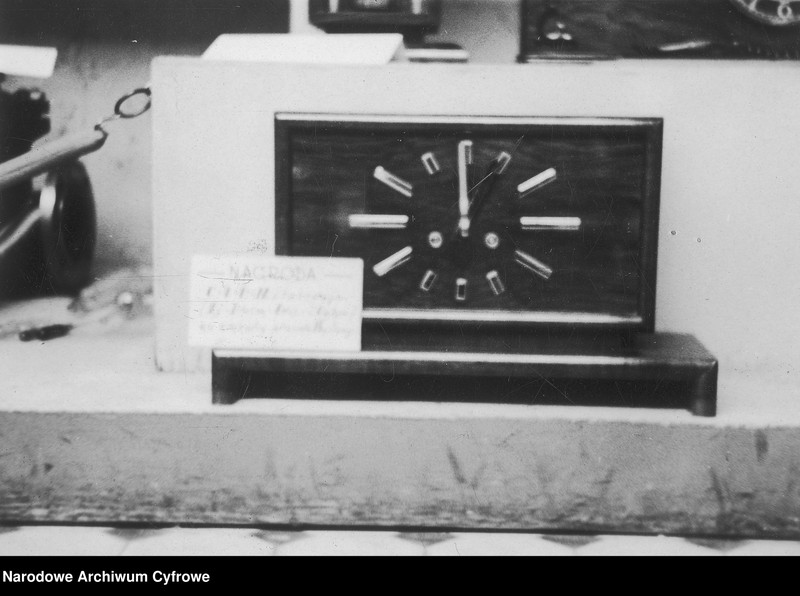 image.from.unit.number "Wystawa nagród centralnych zarządów przemysłowych na konkursy prasowe w Warszawie"