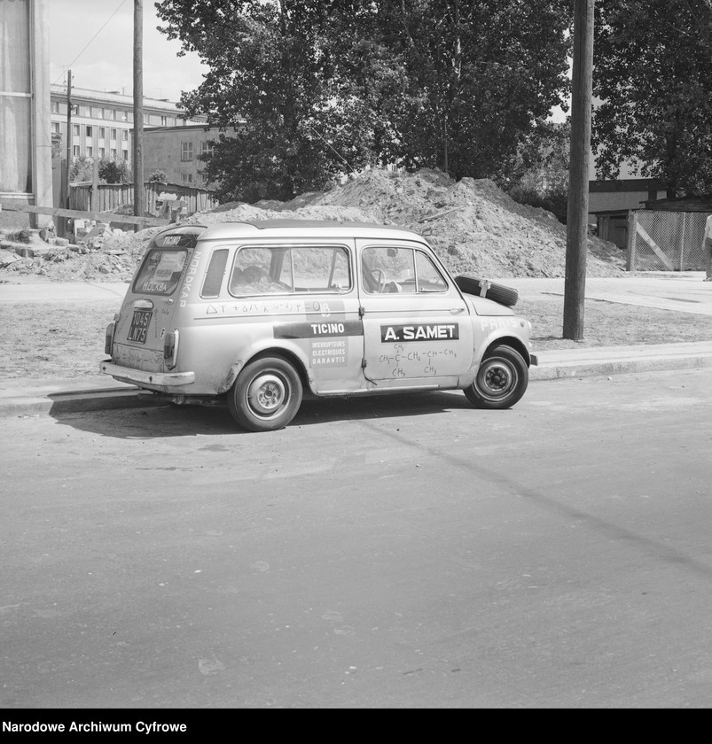 image.from.unit.number "Cudzoziemcy zwiedzający Warszawę"