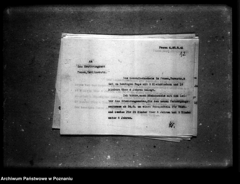 Obraz 16 z jednostki "Schriftwechsel mit dem Ernährungsamt [Korespondencja w sprawie przydziałów żywności, stany dzienne, listy personalne]."