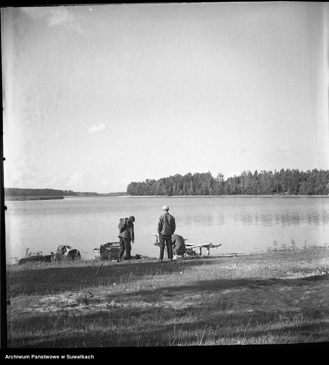 image.from.unit.number "Jezioro Serwy w powiecie augustowskim."