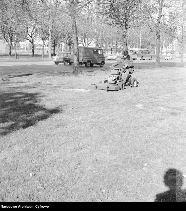 image.from.unit.number "Ulica Juliana Marchlewskiego (ob. al. Jana Pawła II) w Warszawie"