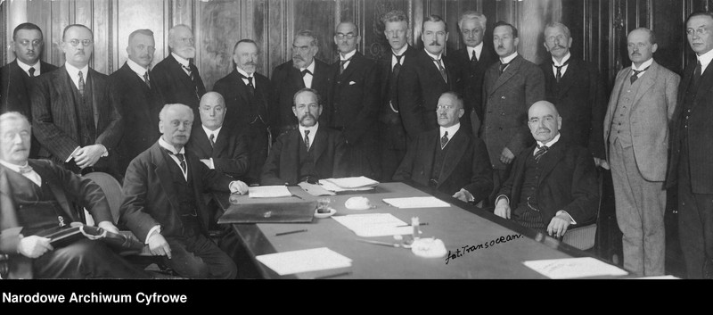 image.from.unit.number "Rada nadzorcza niemieckich kolei, regulująca spłatę reparacji wierzycielom Niemiec wg. planu Dawesa."