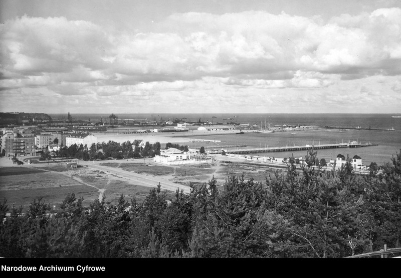 Obraz 7 z kolekcji "Gdynia lat 30. XX wieku na fotografiach Henryka Poddębskiego111"