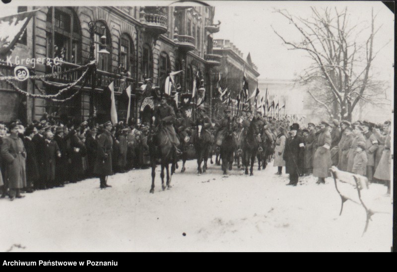 Obraz 3 z jednostki "Defilada kawalerii powstańczej przed Naczelną Radą Ludową."