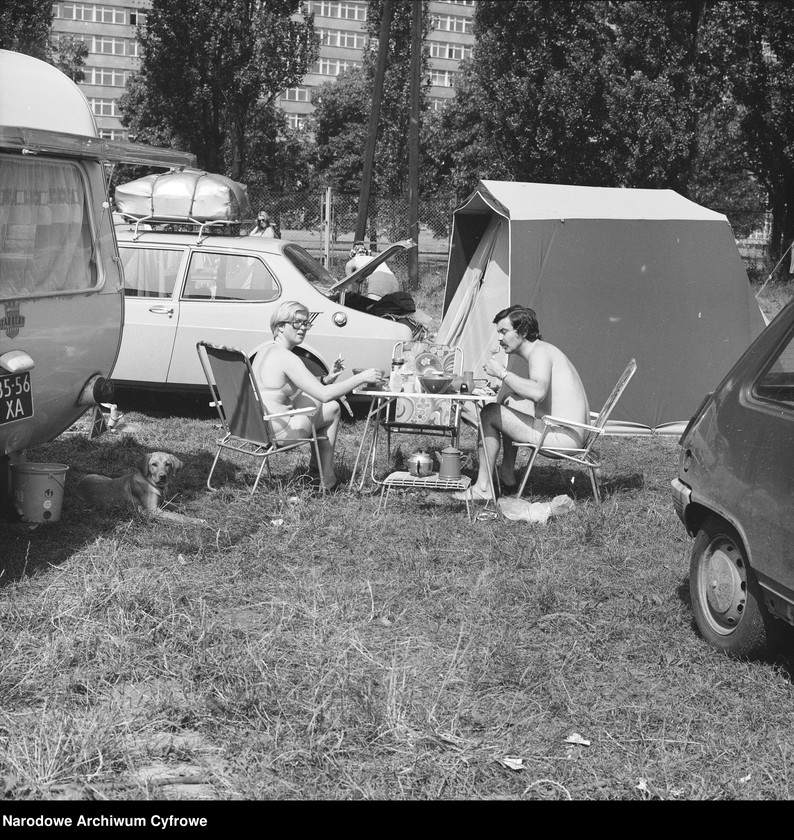 image.from.unit.number "Kemping nr 34 przy ul. Żwirki i Wigury w Warszawie"