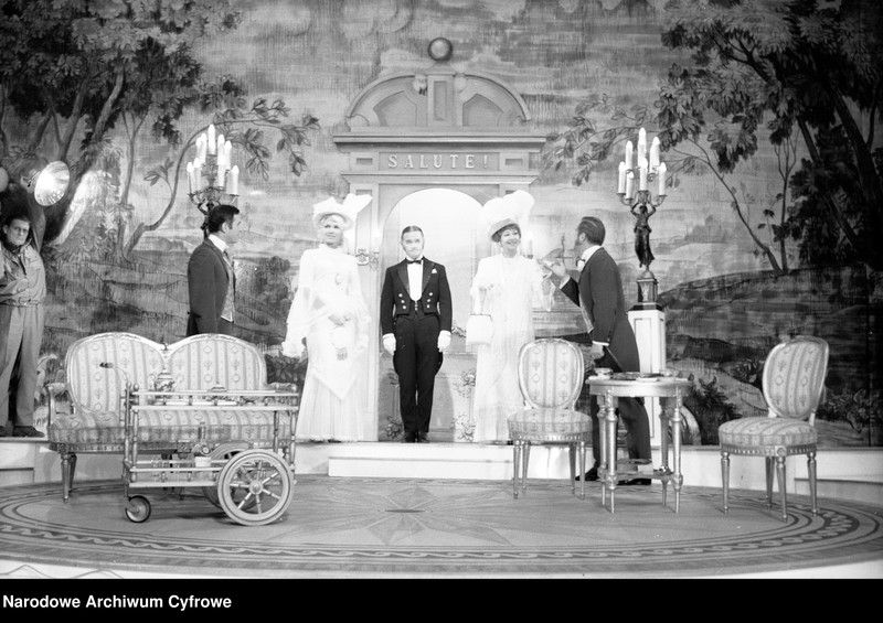 image.from.unit.number "Warszawa. Teatr Syrena - sztuka "Lord z walizki""