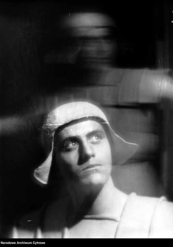 image.from.unit.number "Warszawa. Teatr Młodej Warszawy - sztuka "Ifigenia (Wiatr za dziewczynę)""
