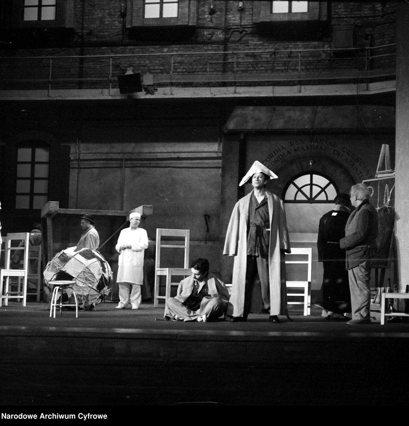 image.from.unit.number "Warszawa. Teatr Nowy - sztuka "Senat szaleńców""