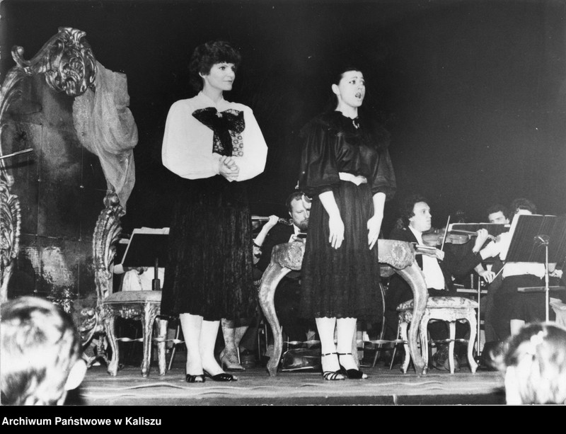 Obraz 8 z kolekcji "Kobiety na archiwalnych zdjęciach111"