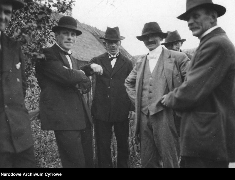 Obraz 1 z jednostki "Grupa Kaszubów ze wsi Wdzydze"