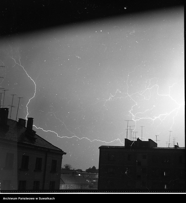 image.from.unit.number "Osiedla II w Suwałkach podczas burzy."