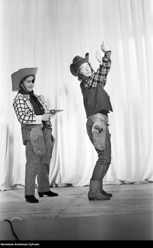 Obiekt Kazimierz Brusikiewicz (Grimpo) i Wacław Jankowski (Dakota Kid). z jednostki Warszawa. Teatr Syrena - sztuka "Jim strzela pierwszy"