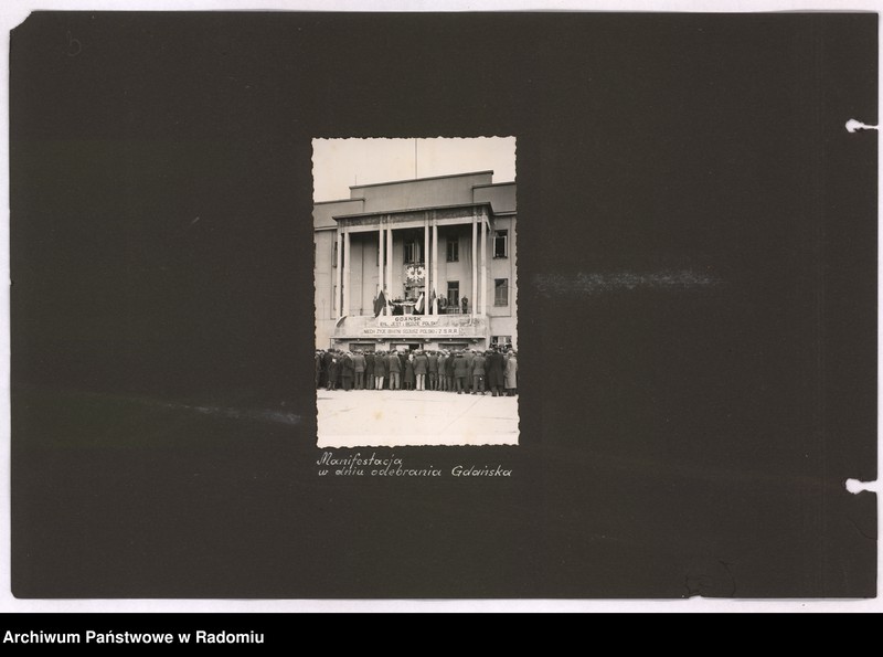 image.from.unit.number "[Album fotograficzny, zawierający zdjęcia powojennego Radomia]"