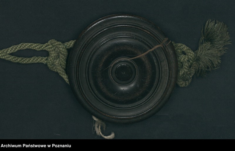 image.from.unit.number "August II (Saski), król polski … potwierdza cechowi stolarzy, tokarzy, szyfterów, organmistrzów i szklarzy w Poznaniu artykuły statutowe transumując treść"