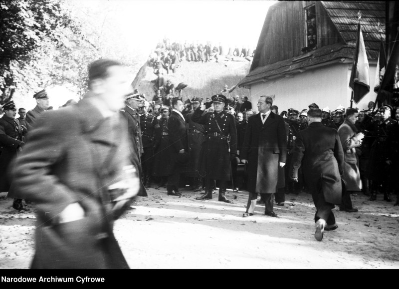 image.from.unit.number "Przeniesienie trumny z prochami hetmana Stefana Czarnieckiego do sarkofagu w Czarncy"