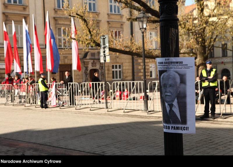 image.from.unit.number "Pogrzeb prezydenta Polski Lecha Kaczyńskiego i jego żony Marii Kaczyńskiej w Krakowie"