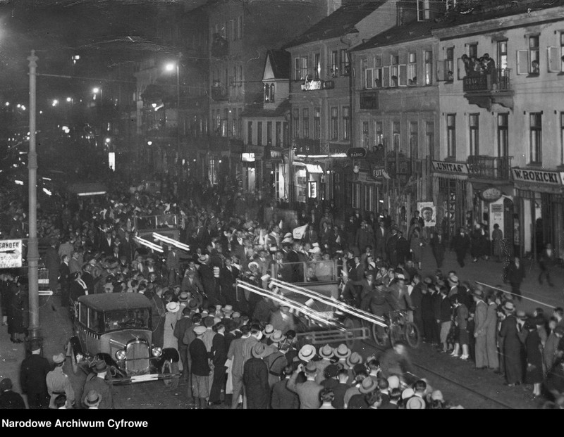 image.from.unit.number "Powitanie na Dworcu Głównym w Warszawie polskich olimpijczyków powracających z Letnich Igrzysk Olimpijskich w Los Angeles"