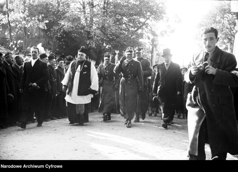 image.from.unit.number "Przeniesienie trumny z prochami hetmana Stefana Czarnieckiego do sarkofagu w Czarncy"