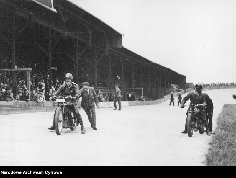 image.from.unit.number "Zawody motocyklowe na torze Cracovii"