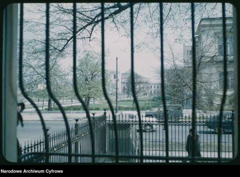 image.from.unit.number "Widoki Warszawy na trasie: Powiśle - Hoża - Nowy Świat - Stadion X-lecia - Praga Północ - trasa W-Z - Krakowskie Przedmieście - Nowy Świat - Aleje Jerozolimskie - Marszałkowska"