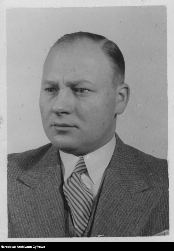 image.from.unit.number "Antoni Brzozowski"