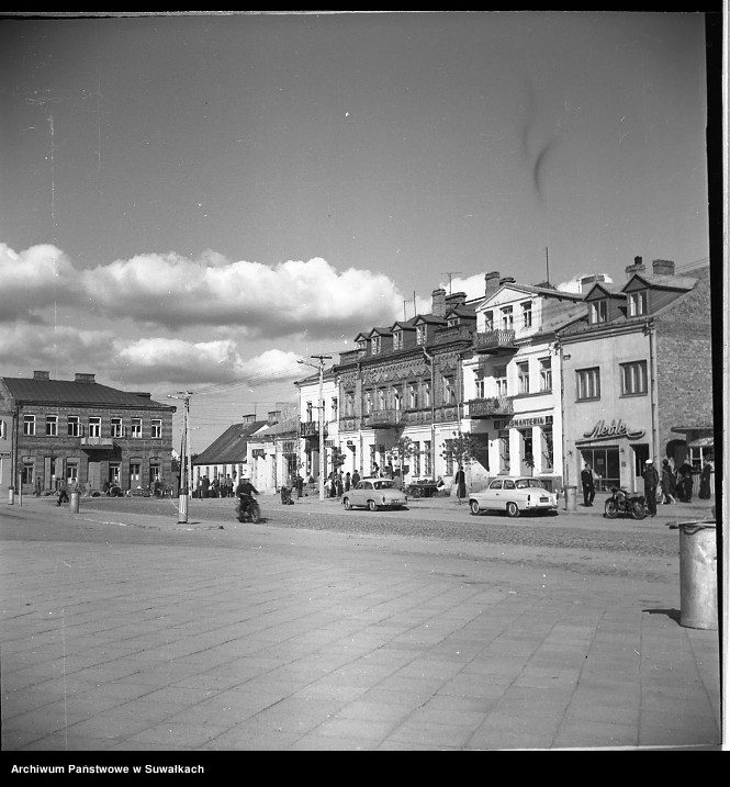 image.from.unit.number "Rynek Zygmunta Augusta w Augustowie."