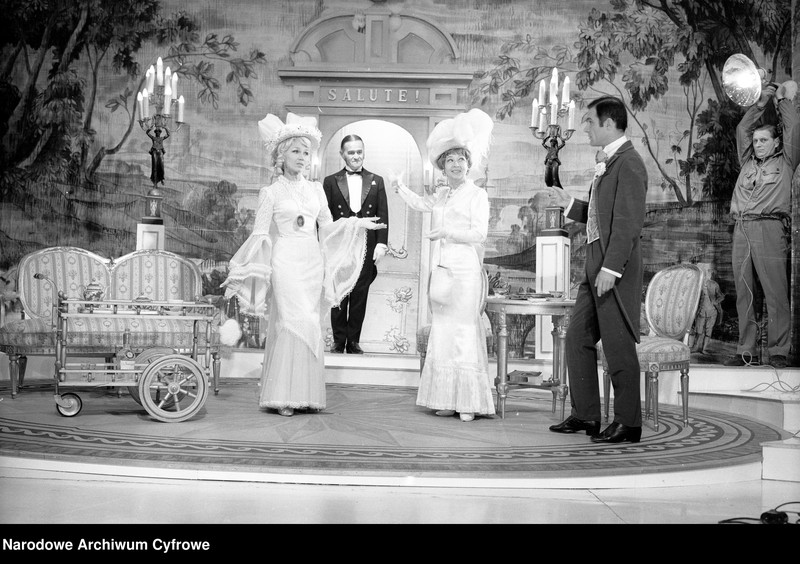 image.from.unit.number "Warszawa. Teatr Syrena - sztuka "Lord z walizki""