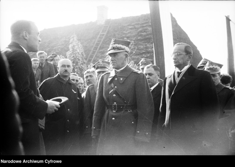 image.from.unit.number "Przeniesienie trumny z prochami hetmana Stefana Czarnieckiego do sarkofagu w Czarncy"