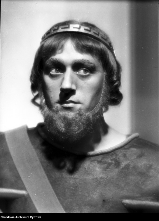 image.from.unit.number "Warszawa. Teatr Młodej Warszawy - sztuka "Ifigenia (Wiatr za dziewczynę)""