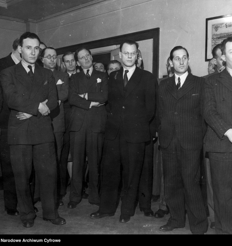 image.from.unit.number "Adam Pragier obejmuje urząd ministra informacji i dokumentacji"