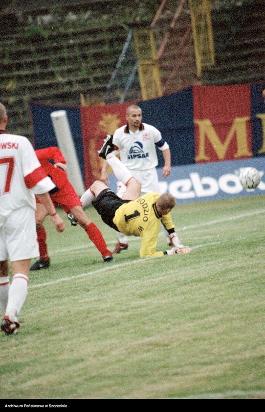 image.from.unit.number "Mecz piłki nożnej Pogoń Szczecin-Łódzki Klub Sportowy 2 sierpnia 1998 roku (1:1)"
