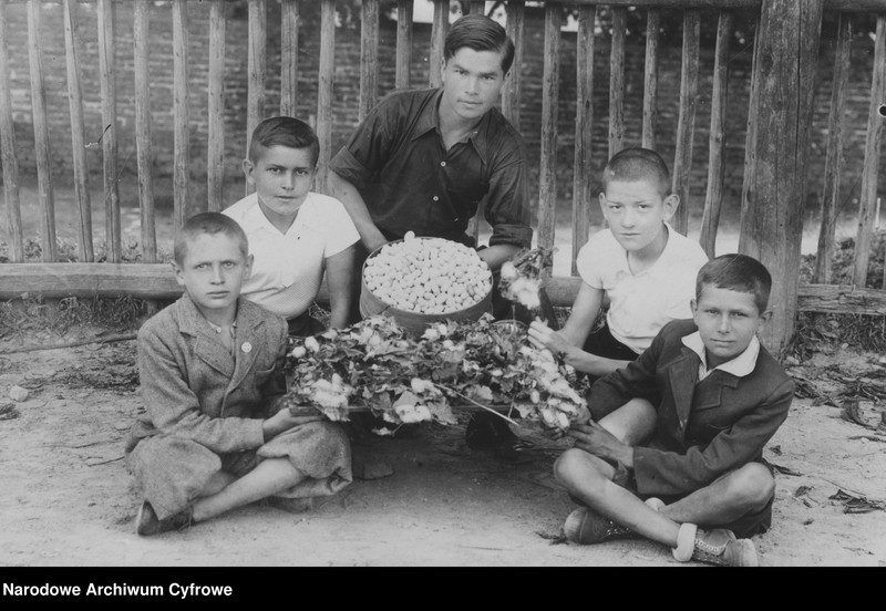 image.from.unit.number "Uczniowie szkoły powszechnej nr 1 w Myślenicach"