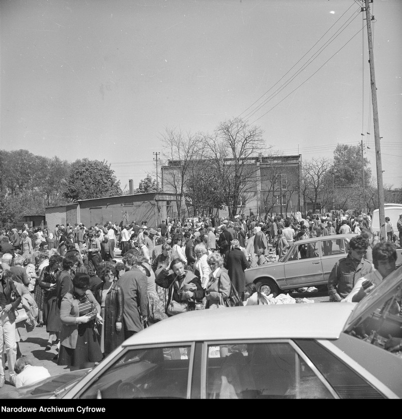 image.from.unit.number "Bazar przy ul. Paderewskiego w Rembertowie"