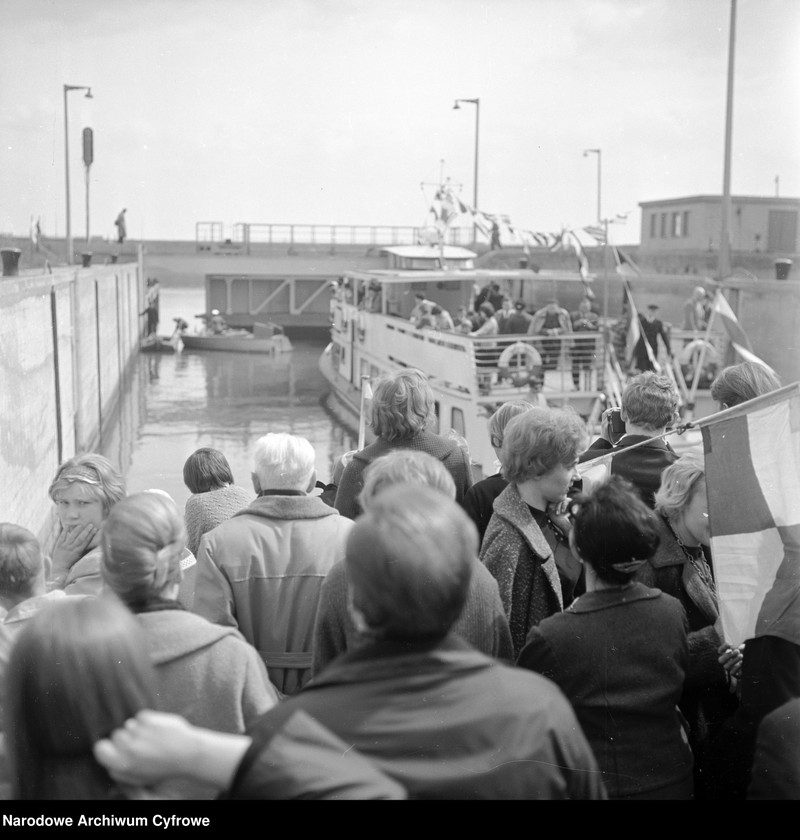 image.from.unit.number "Rejs inaugurujący żeglugę pasażerską na Kanale Żerańskim"
