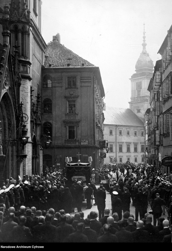 Obraz 17 z jednostki "Pogrzeb Michaliny Mościckiej w Warszawie"