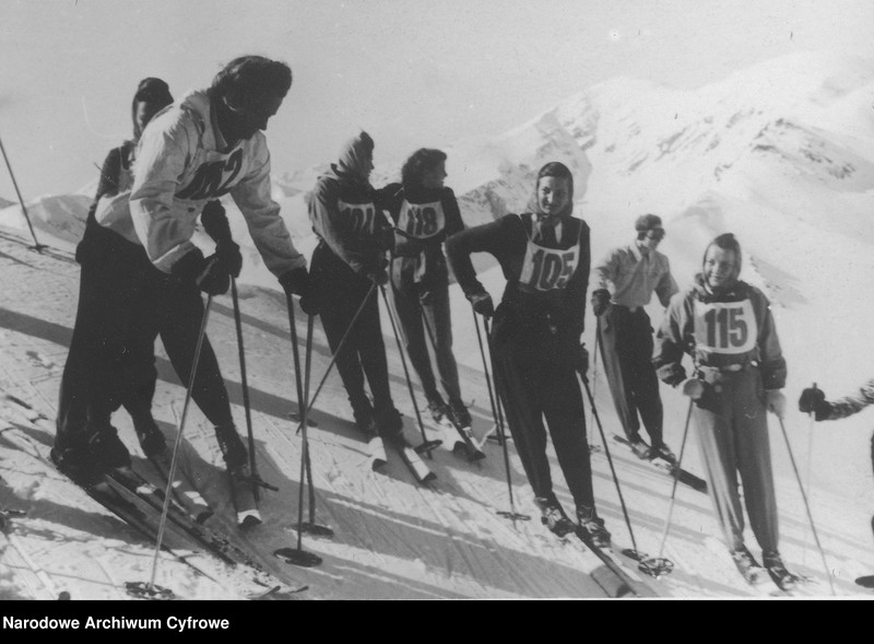 Narciarze podczas zawod&oacute;w.