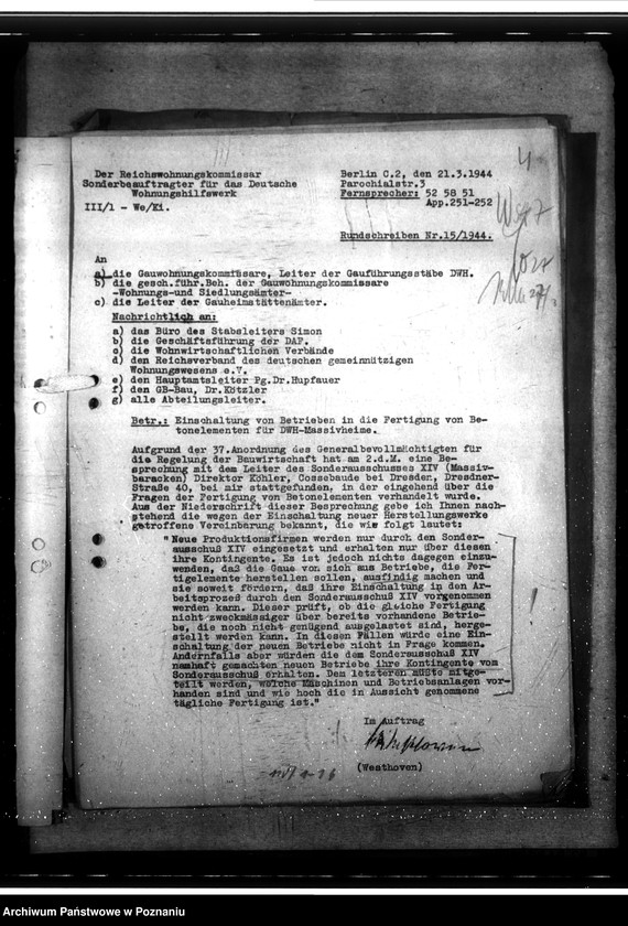 Obraz 8 z jednostki "D. W. H. - Fertigung von Betonelementen für DWH. Massivheme. Mithilfe der Wehrmacht beim DHW. Leihpferde an die Bauhilfe der Deutschen Arbeitsfront"