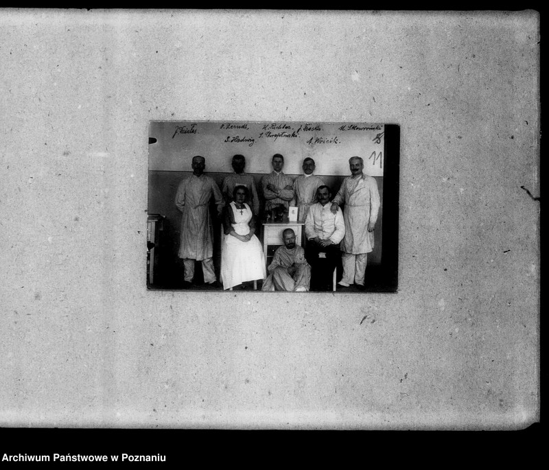 Obraz 13 z jednostki "Fotografie związane z wojną między innymi zdjęcie z frontu niemiecko- austriacko-rosyjskiego od Tobołowa do Galicji 1916 - 1918, sztab Legionów Polskich z 1914 roku w czasopiśmie "Welt am Bild", afisze satyryczne, karty, bony żywnościowe i tym podobne"