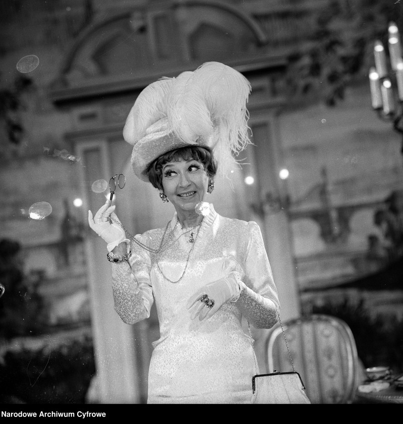 image.from.unit.number "Warszawa. Teatr Syrena - sztuka "Lord z walizki""